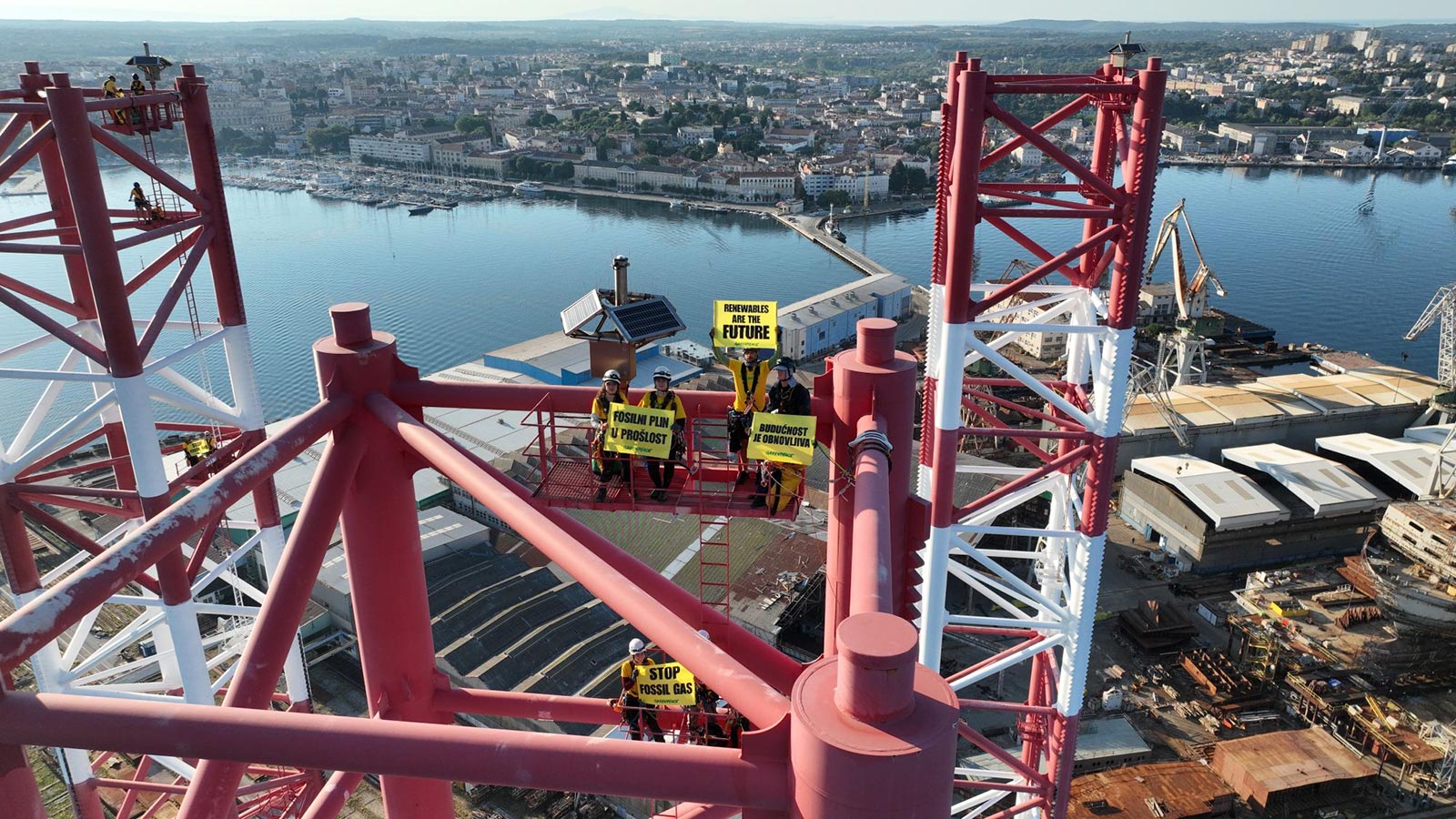 Greenpeace prosvjed na platformi u Puli