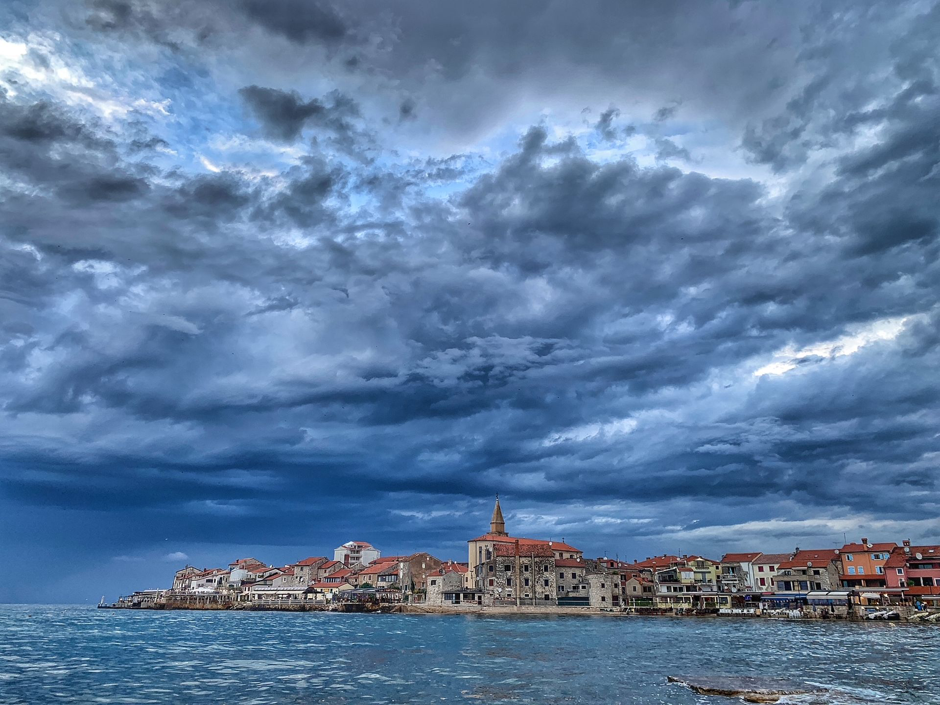 Promjenjivo i oblačno vrijeme nad Istrom: moguća slaba kiša tijekom tjedna