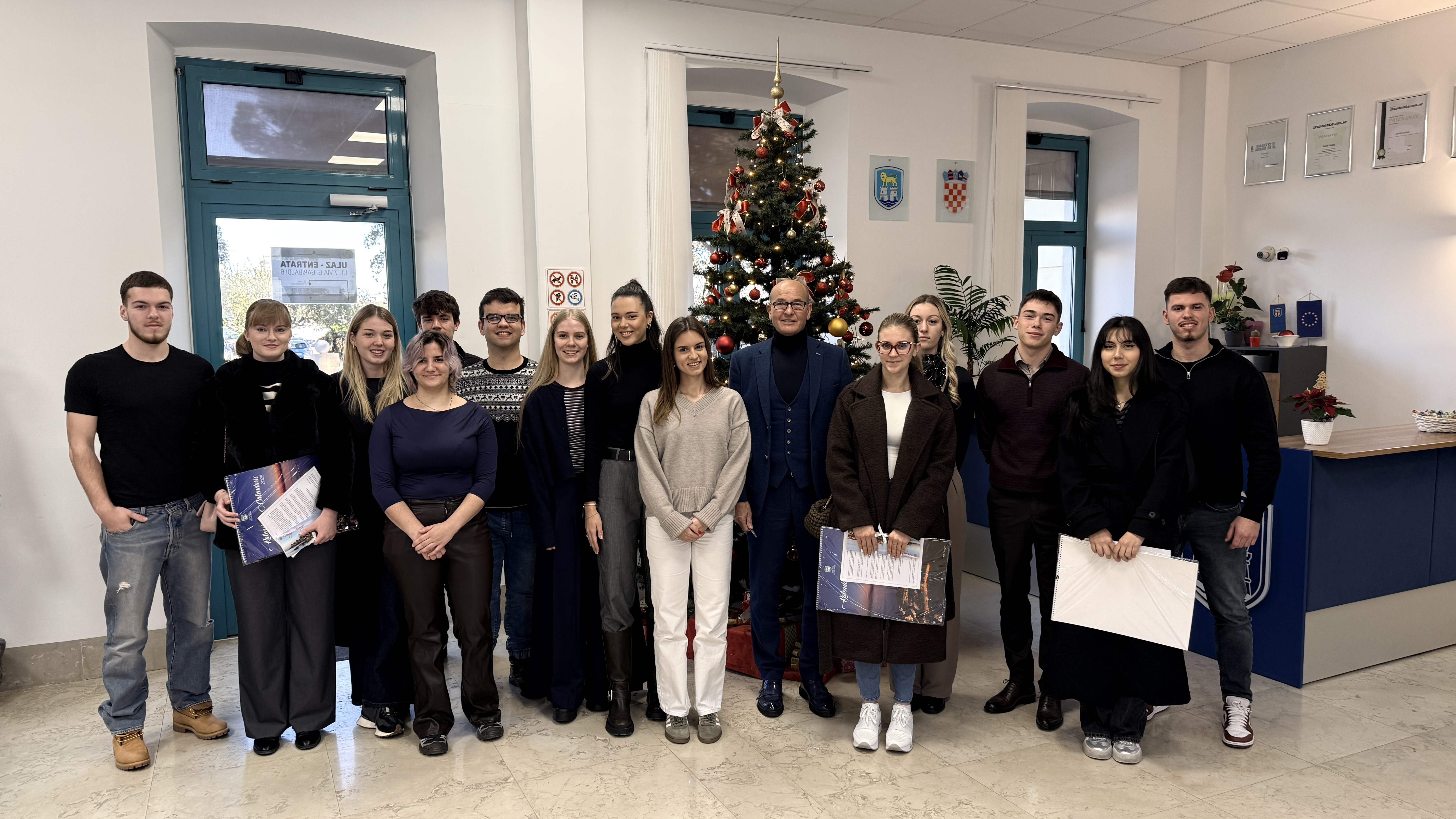 Ulaganje u mlade i znanje: Grad Umag dodijelio stipendije za  akademsku godinu 2025./2026.