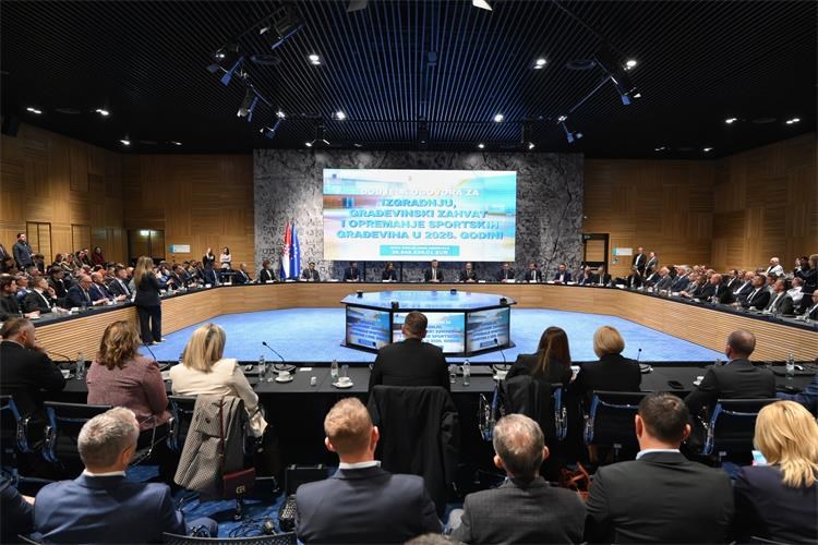 Umag – grad sporta: 240.000 € iz državnog vrha za novo moderno nogometno igralište u Stella Marisu