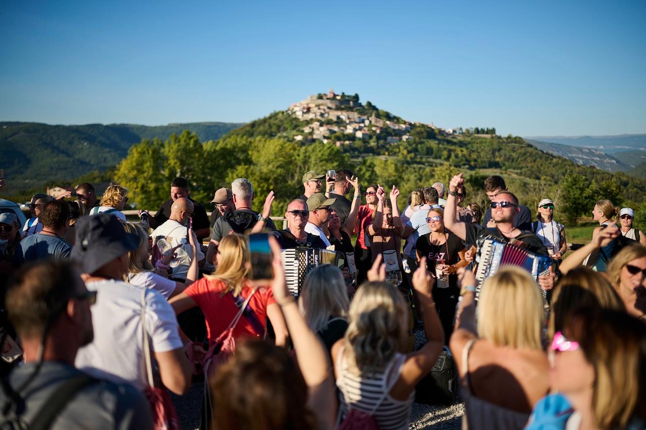 Kroz vinograde do najboljih okusa Motovuna: Teran Wine & Walk okupio gotovo 750 sudionika