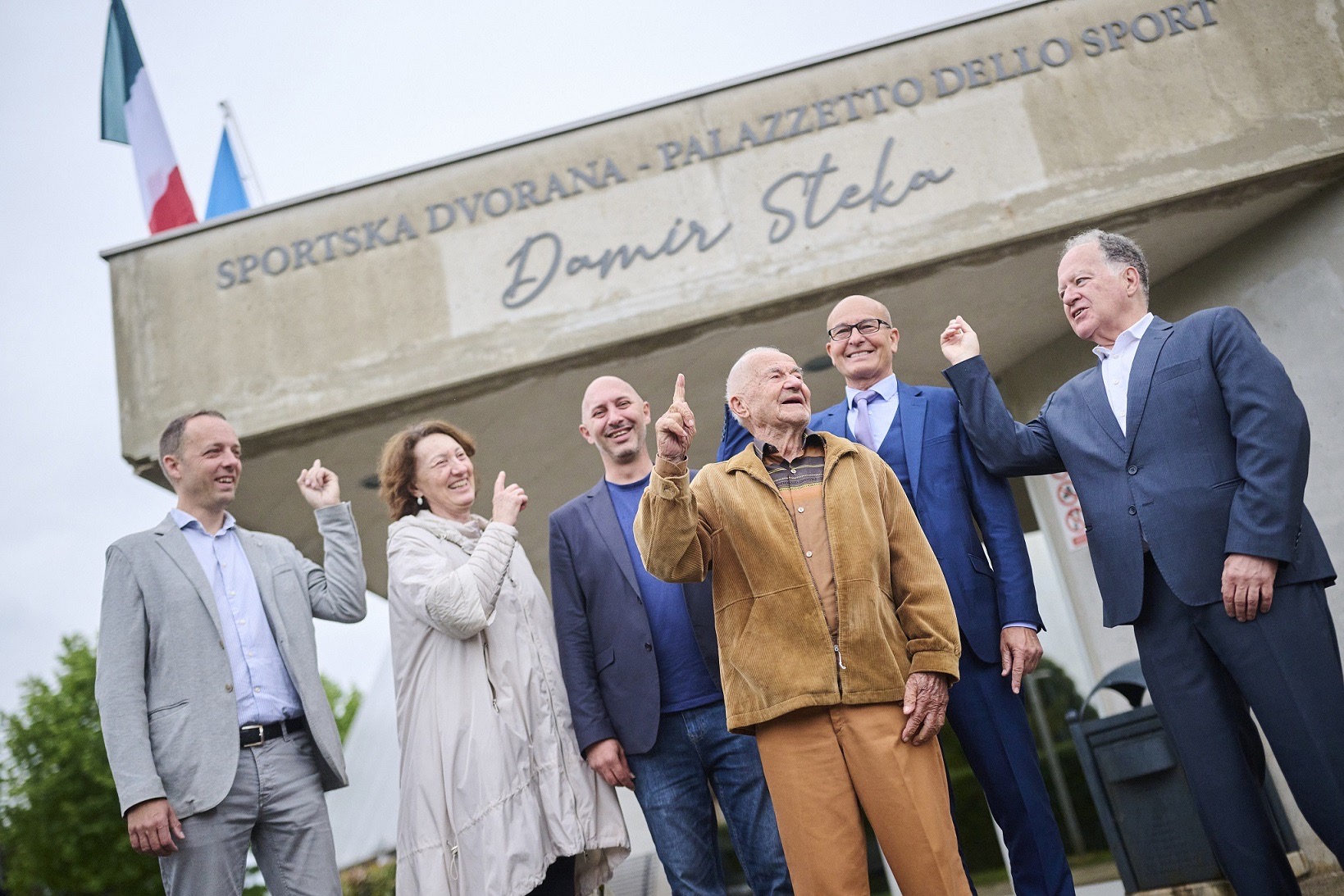 Na pročelju umaškog „hrama“ sporta osvanulo ime sportske legende – Damira Steke