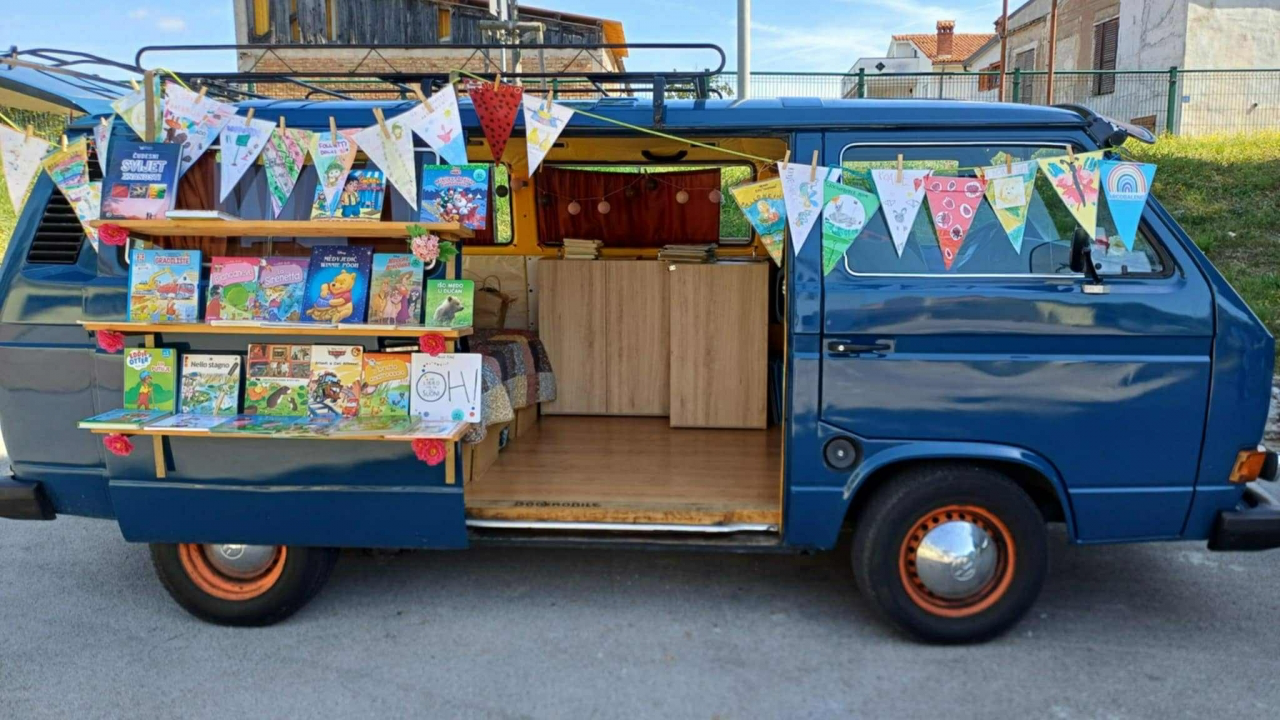 „Mali Bookmobil“ uskoro će posjetiti škole i vrtiće u Umagu i okolici