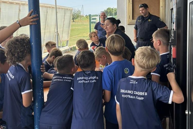 Umaška policija educirala mlade nogometaše o sportskom i primjerenom ponašanju