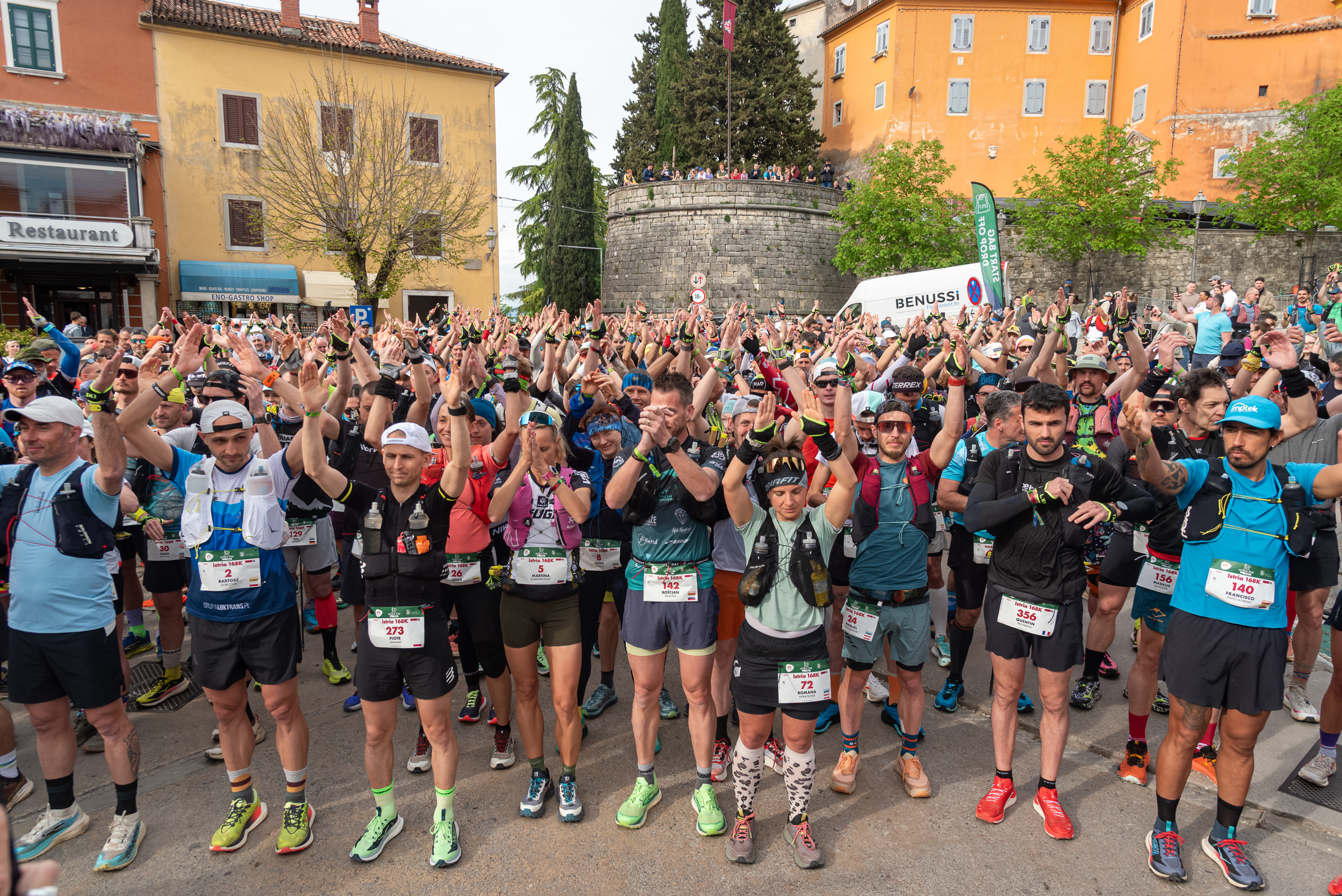 Utrka na 168 km započela: trkači krenuli iz Labina u petak u 17h, prvi se u Umagu očekuju u subotu prije podneva