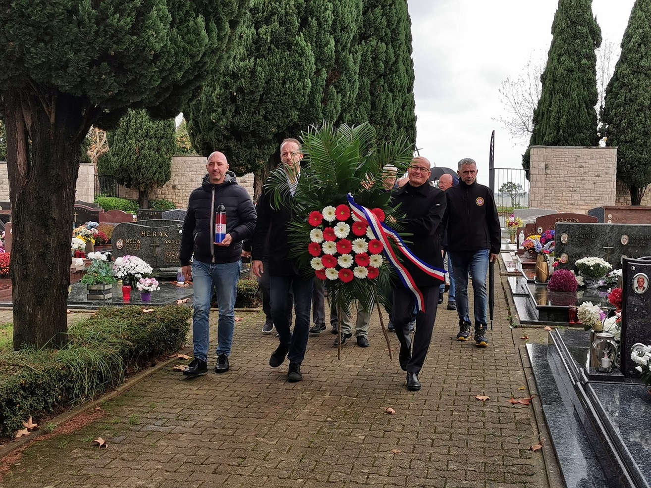 S ponosom i pijetetom u Umagu obilježen Dan sjećanja na žrtve Domovinskog rata i Dan sjećanja na žrtvu Vukovara i Škabrnje