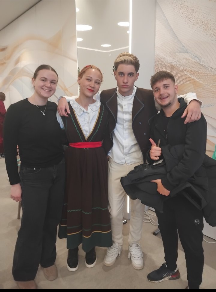 Učenici Gospodarske škole Buje osvojili drugo mjesto su na Festivalu kose “Advent u kosi” u Zagrebu