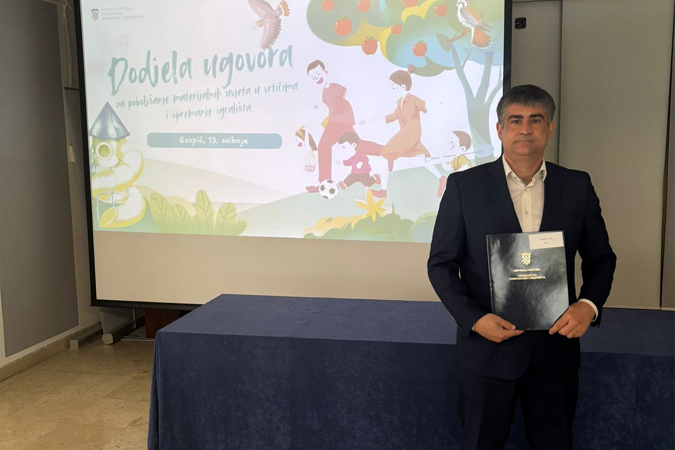 Grad Buje dobio 50 tisuća eura za obnovu dječjeg igrališta
