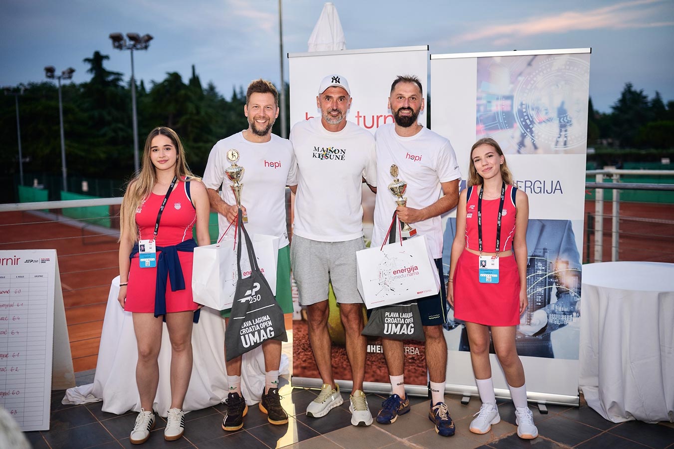 Goran Ivanišević i Luka Mikrut uručili su pehar pobjednicima HEPi turnira