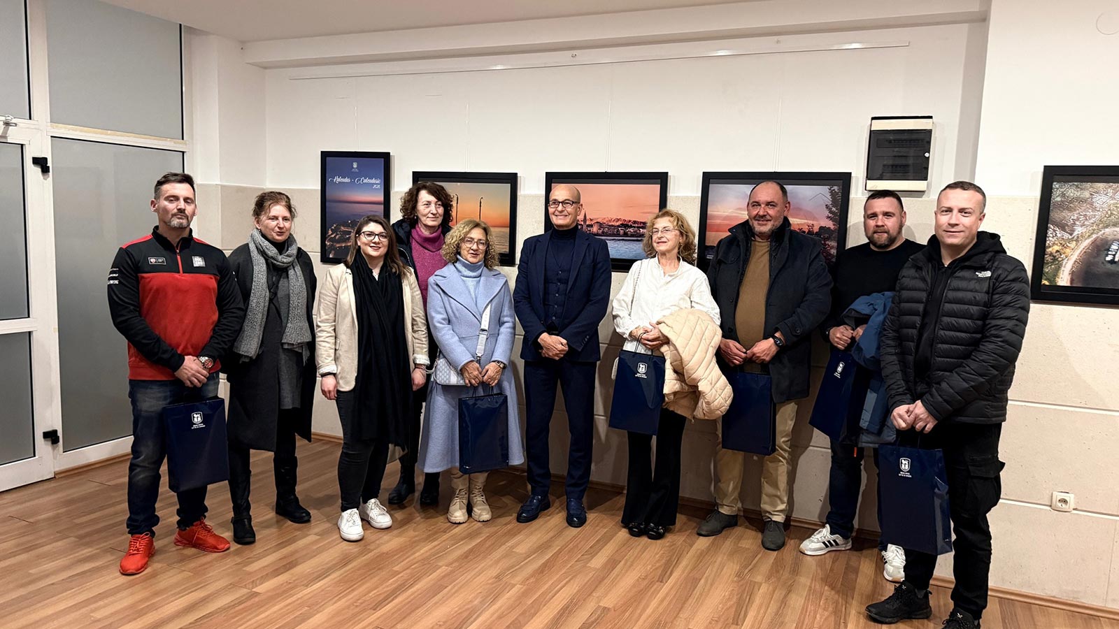 Otvorena izložba fotografija Kalendara Grada Umaga 2026.