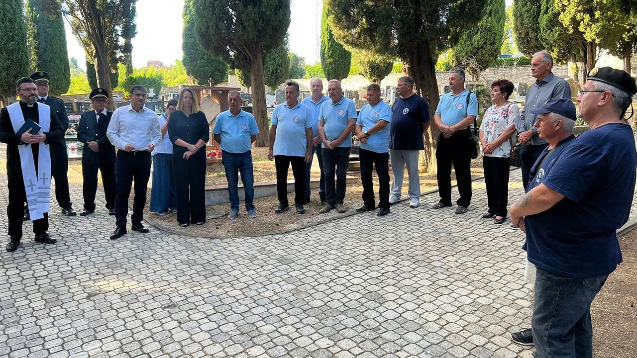 Grad Buje se prisjetio hrabrosti i žrtve branitelja te svečano obilježio Dan Pobjede