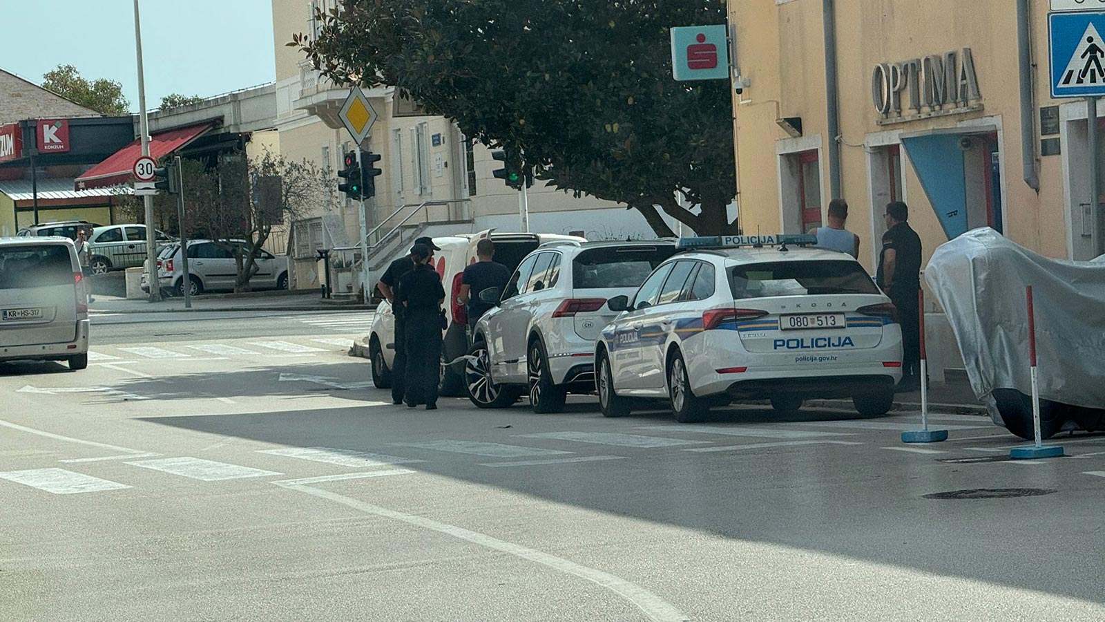 Ponovo opljačkano zaštitarsko vozilo u Bujama