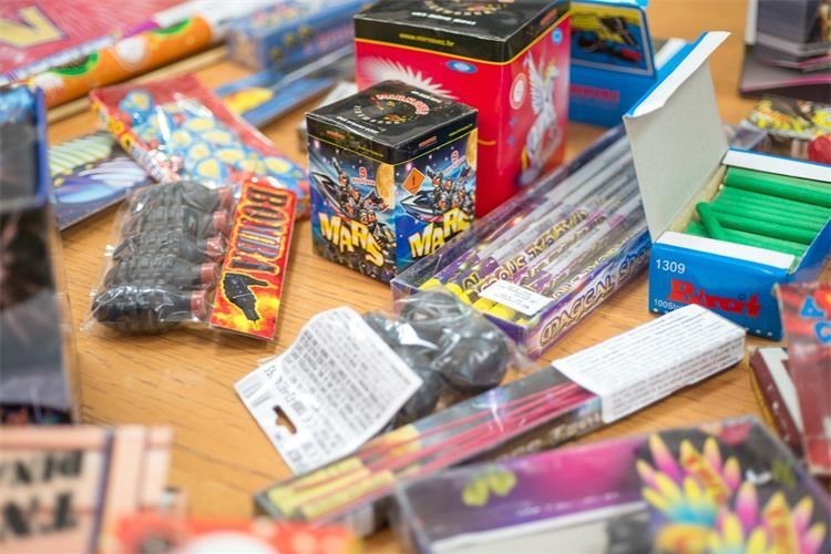 Umaška policija pronašla maloljetnike sa zabranjenom pirotehnikom, slijede im sankcije