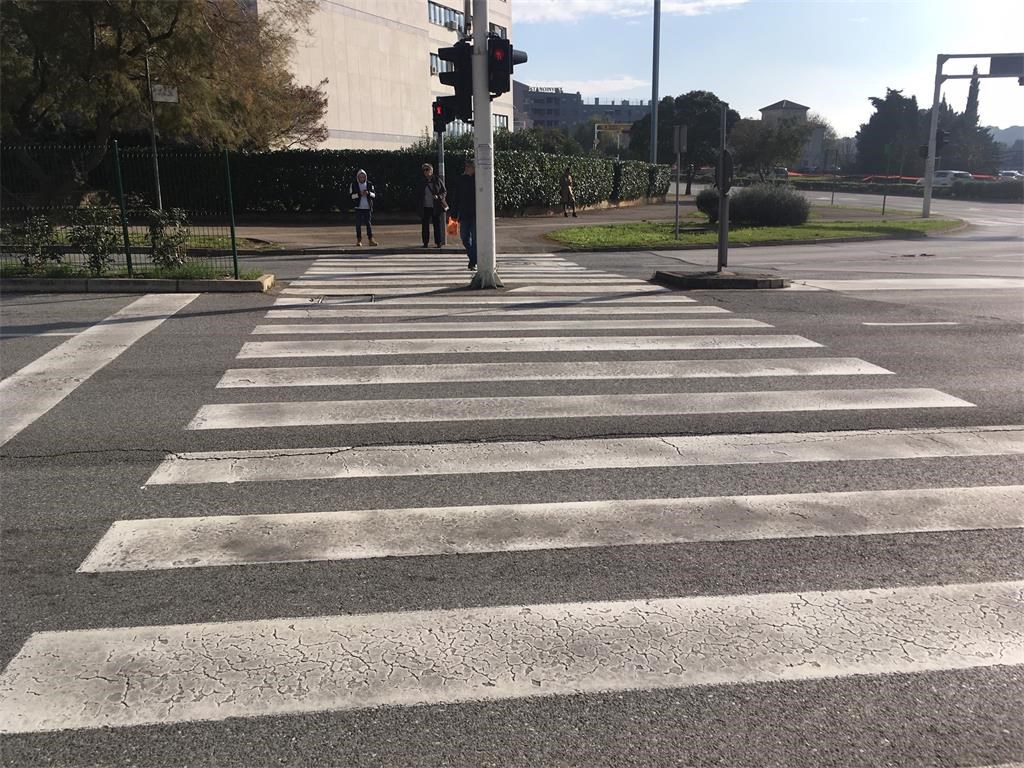 Ozlijeđena dva pješaka na pješačkom prijelazu: Policija poziva vozače na oprez