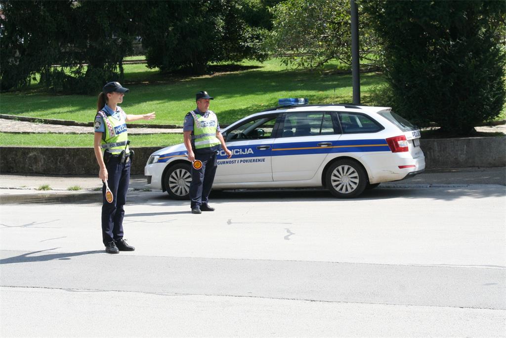 U Karigadoru naglo kočio i zaustavljao se pa završio u policijskoj postaji