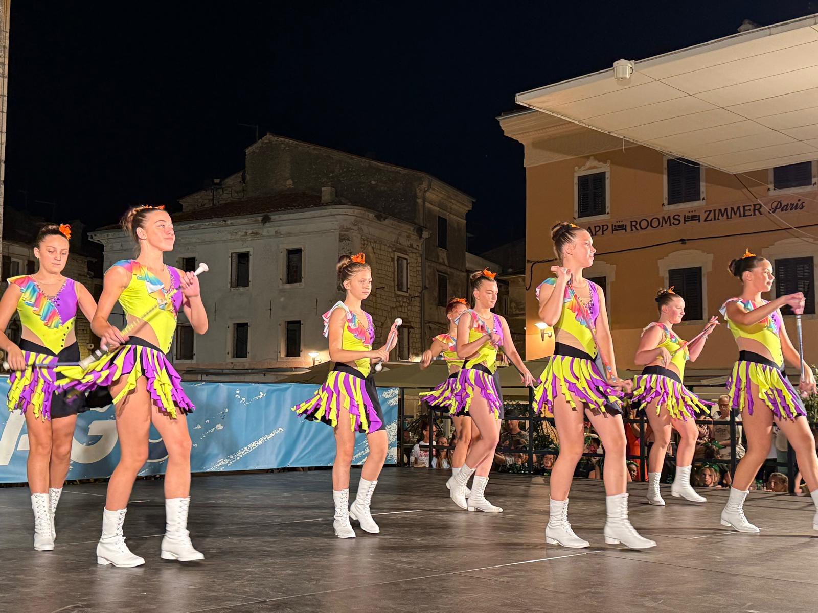 Umag dobio svoju prvu Smotru mažoretkinja