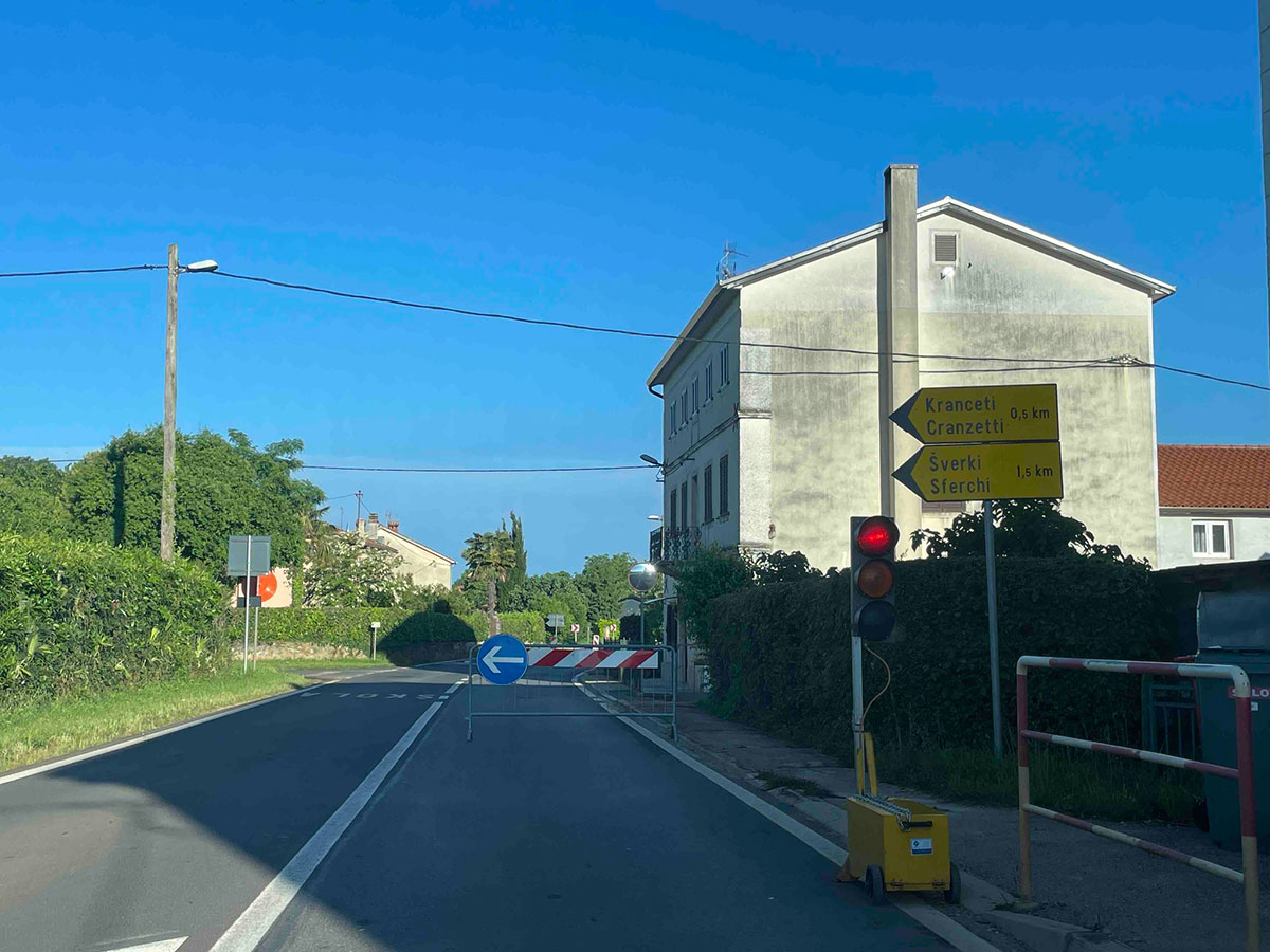 Obavijest o privremenoj regulaciji prometa na državnoj prometnici DC300 Juricani - Sošići