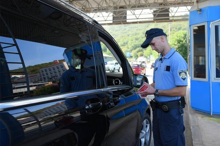 Read more about the article Hrvatska policija će sudjelovati na kontrolnim punktovima u Sloveniji